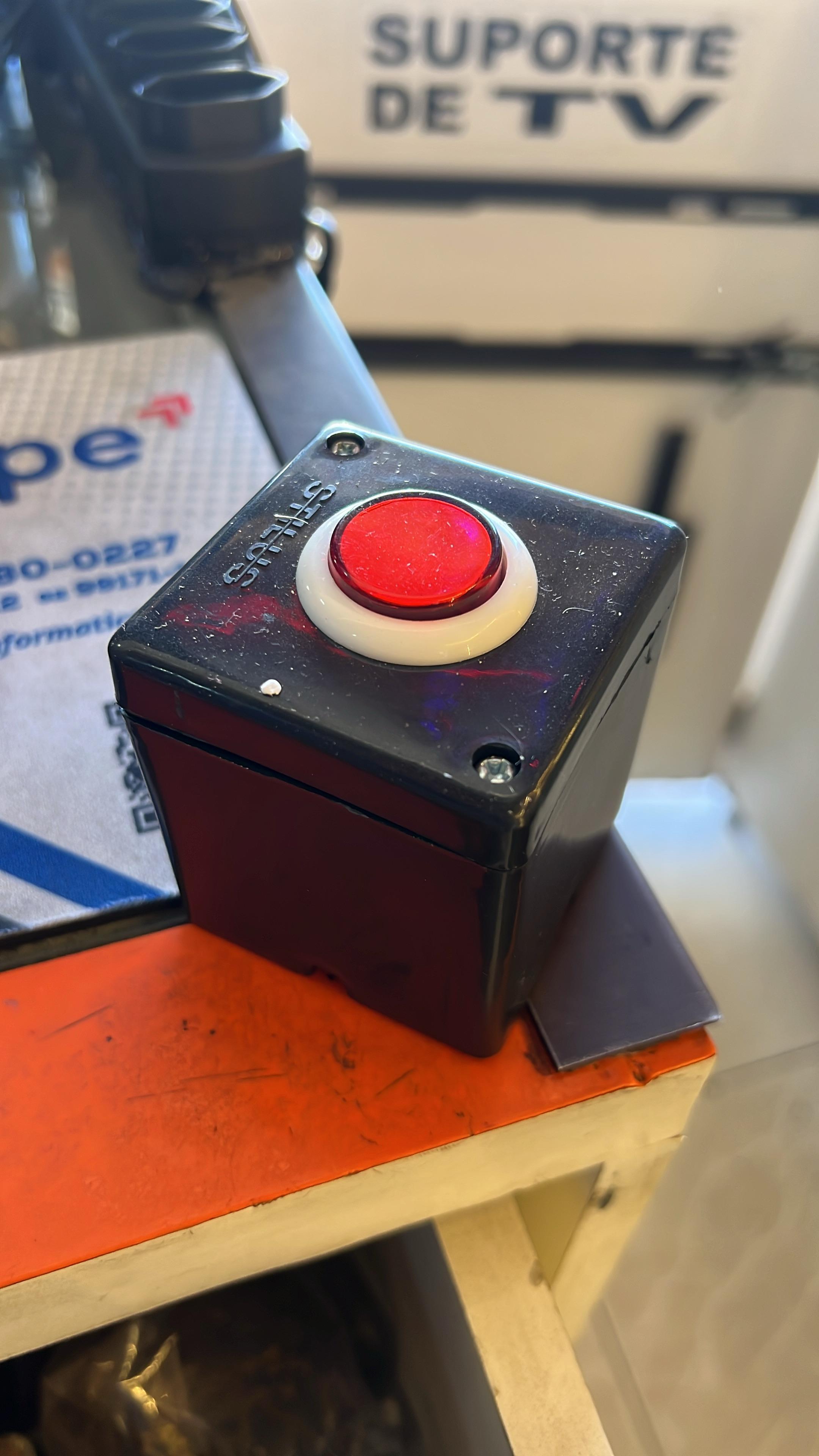 produto-13837-botoeira-fechadura-basica-preta