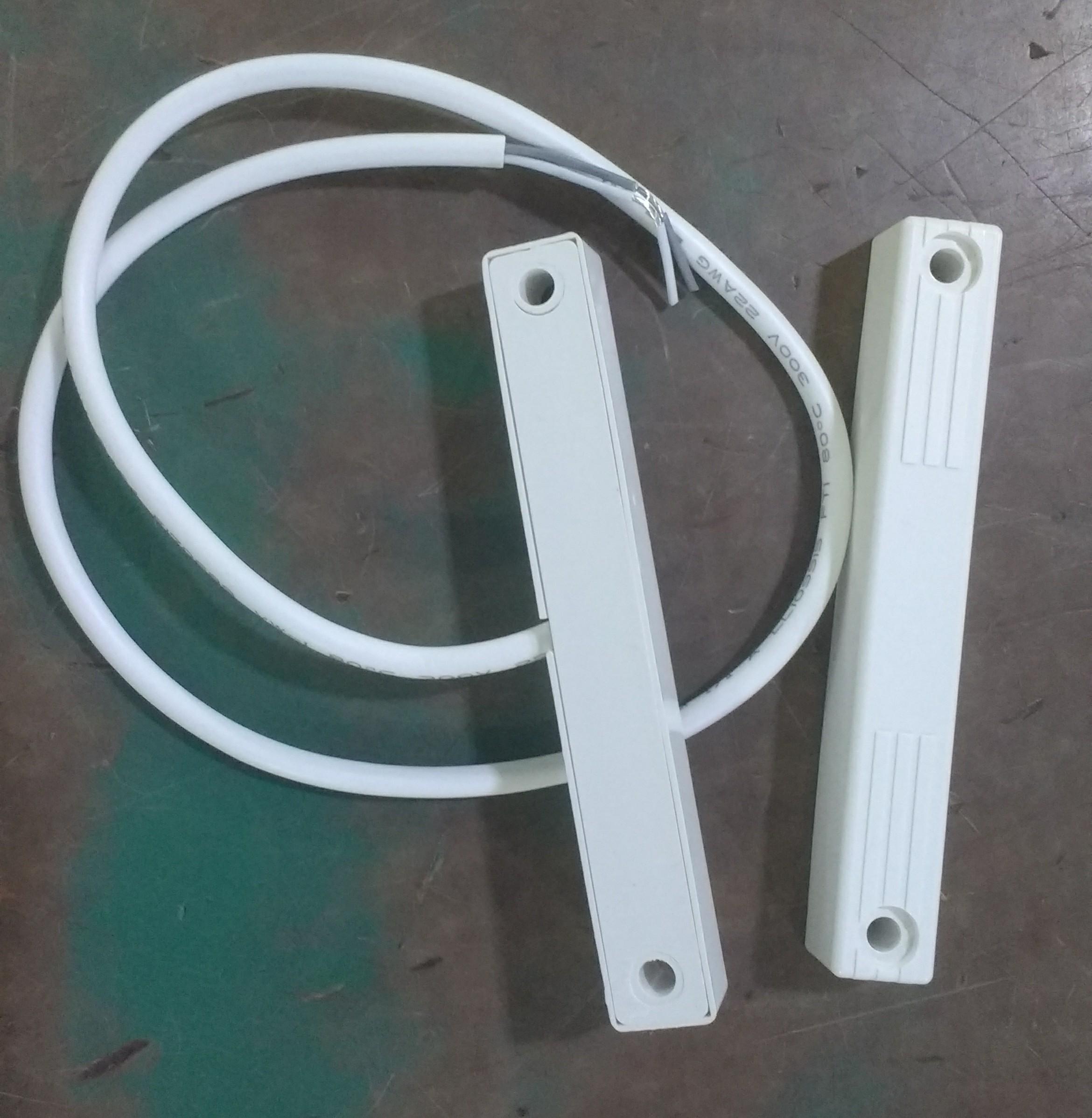 produto-1704-sensor-magnetico-cf-com-fio-gigante-branco